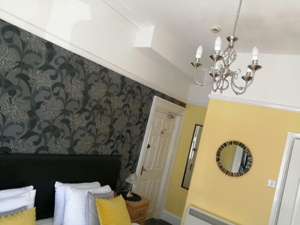Burleigh Guest House Лландидно Экстерьер фото